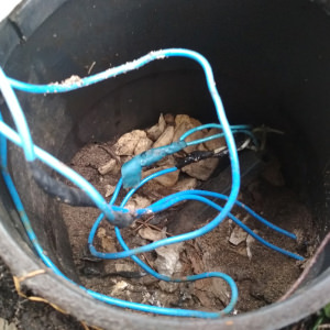 Изолента для соединнения проводов Для соединения проводов под землей используется изолента